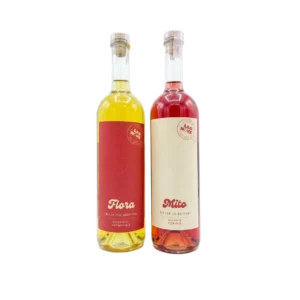Combo di cocktail ready to serve LabNove Flora e Mito da 70cl esposta all'interno della enoteca La botega del vin a Lendinara in provincia di Rovigo.