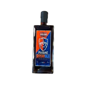 Bottiglia di Amaro Passione Rosso Blu dedicato alla Rugby Rovigo esposta all'interno della enoteca La botega del vin a Lendinara in provincia di Rovigo.